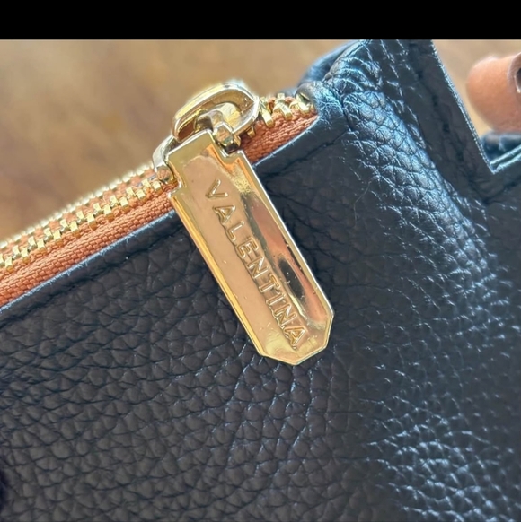 Valentina Black Italian Pebble Leather Shoulder Bag Excellent Condition - Picture 3 of 8